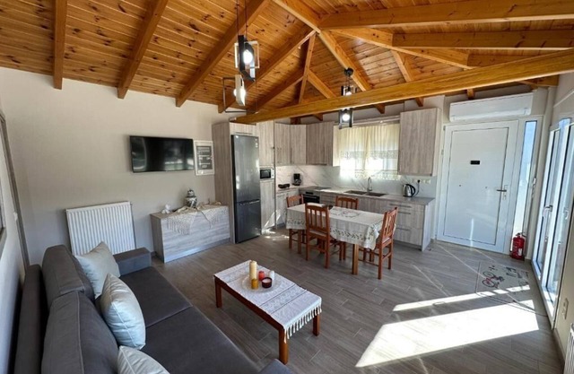 Charming 1-bedroom apartment with WiFi, AC in wonderful Vrisi