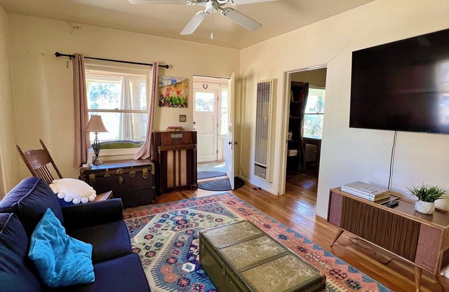 Charming 1-Bedroom Home in Bisbee's Historical District: Long-Term Stays Welcome