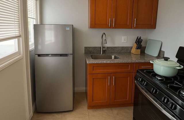 Charming 1-bedroom house with WiFi and AC in welcoming Monrovia