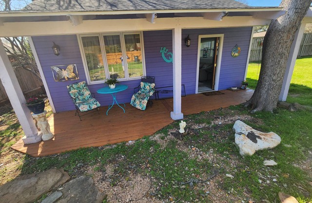Charming 1-bedroom house with WiFi, AC in lovely South nAustin