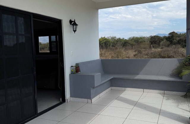 Charming 1-bedroom house with WiFi, AC in welcoming La Saladita