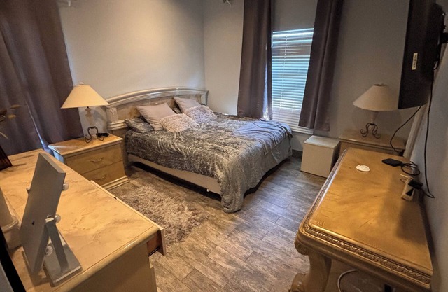 Charming 1-bedroom roomnwith WiFi, AC ,private bathroom and entrance
