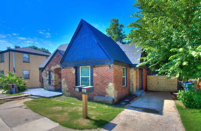 Charming 1-bedroom townhome with WiFi, AC in Oklahoma City!