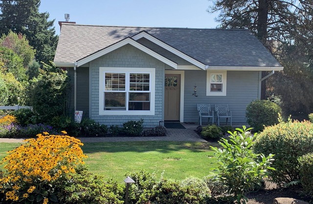 Charming 1-bedroom cottage in Oregon City