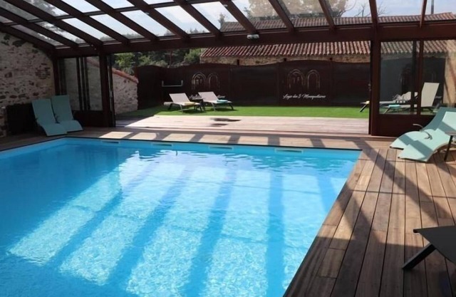 Charming 18th Century Cottage with Pool, Sleeps 6, Near Farm, Les Herbiers