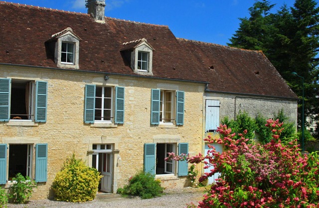 Charming 18th Century Home with Large Garden, Modern Amenities, and Baby Essentials - Pets Welcome!
