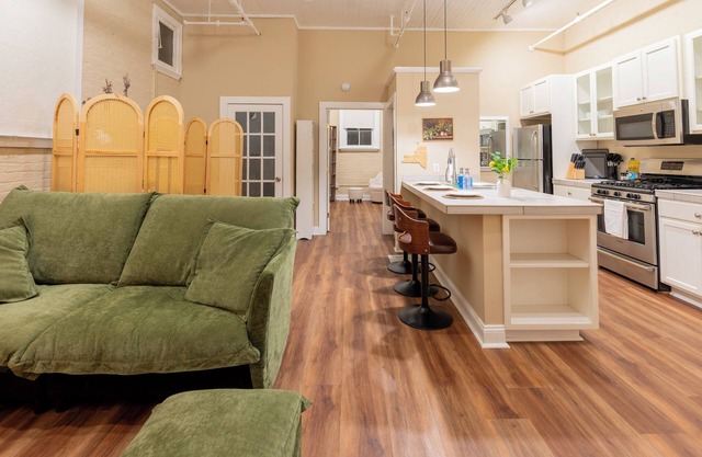 Charming 1BR Albany retreat w/parking & full kitchen, near MVP Arena, Washington Park & dining