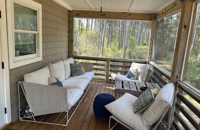 Charming 2-bed cottage located in the peaceful, 4x4 area of Carova Beach