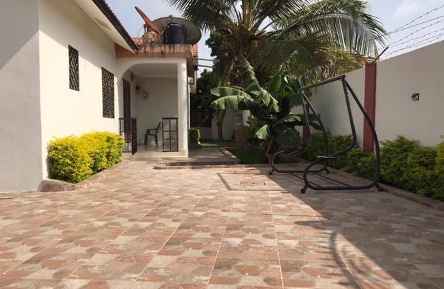 Charming 2-bed House in Brusubi