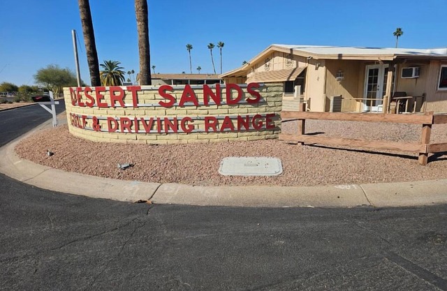 Charming 2-bed mobile home with AC, WiFi in Mesa golf course community, all-age.