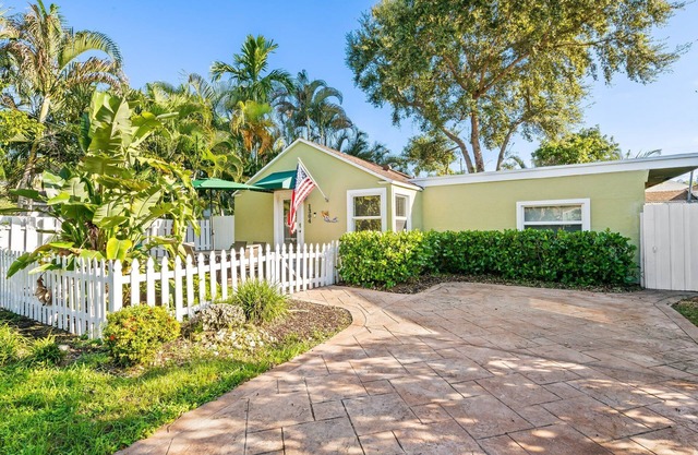 Charming 2-bedroom house with WiFi and AC in welcoming Fort Lauderdale