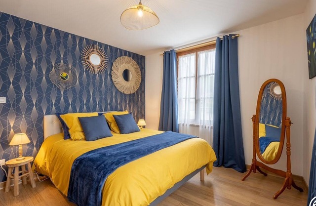 Charming 2-Bedroom Stone House with Garden, Near Pierrefonds Castle