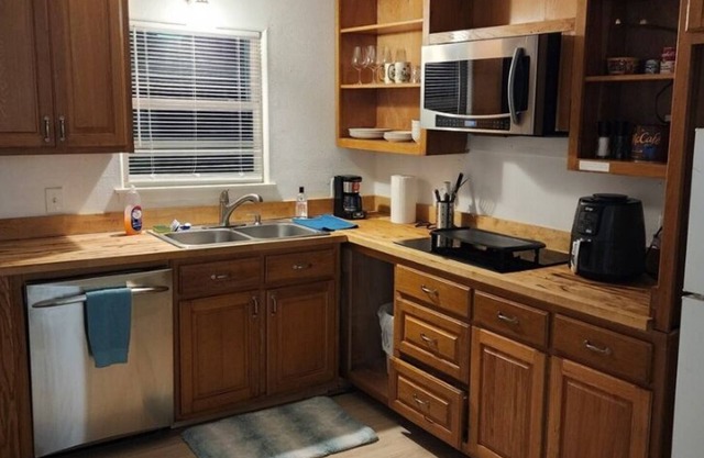 Charming 2-bedroom house in Pleasant Corpus Christi with WiFi, AC