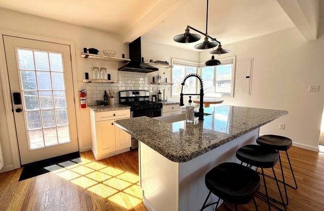 Charming 2-bedroom house in Greenwood Lake with Central AC/Heat