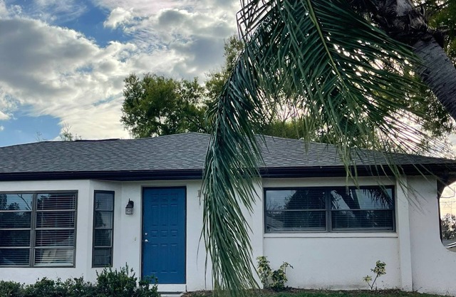Charming 2-bedroom house in fabulous Port Charlotte with All you need.