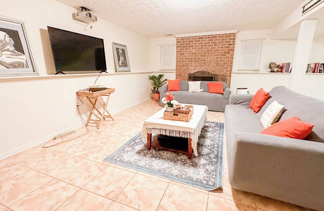 Charming 2-bedroom basement in Upper Marlboro with WiFi and AC