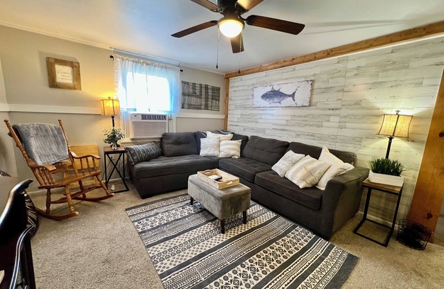 Charming 2-bedroom cottage with AC, WiFi in Crystal River