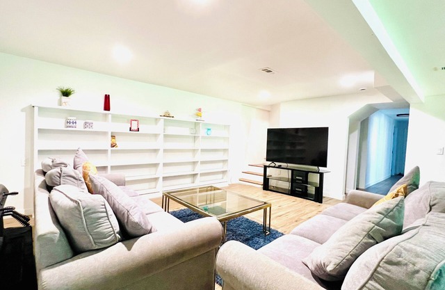 Charming 2-bedroom & 1 Full bath basement apartment with AC in lovely Edmonds