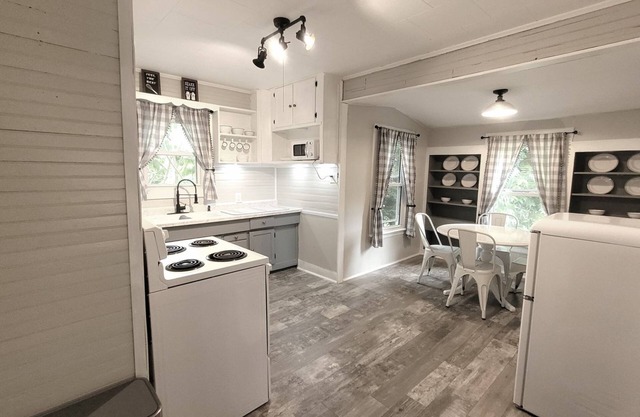 Charming 2 Bedroom 1 Bath Farm Style House