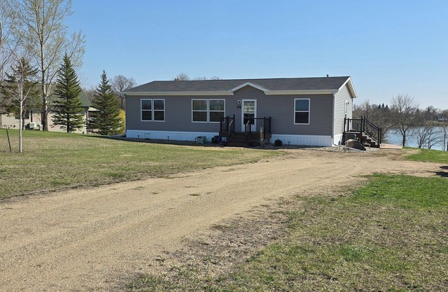 Charming 2-bedroom 2 bath home on 1.33 acres with WiFi, AC in quaint Underwood