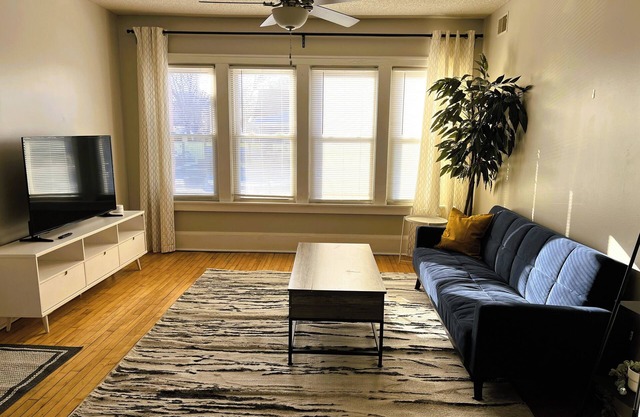 Charming 2-bedroom apartment near downtown Saint Paul with WiFi