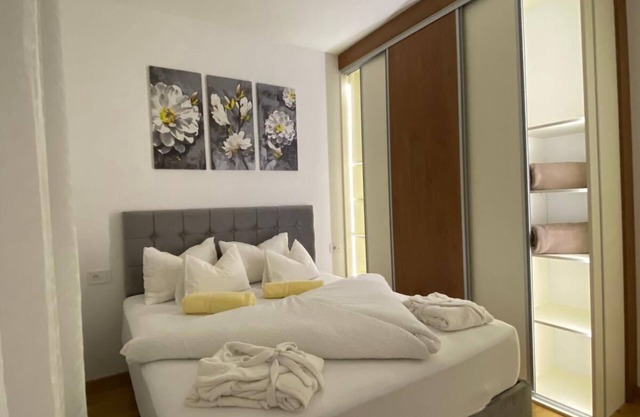 Charming 2-bedroom apartment with AC, WiFi in cool Banjaluka