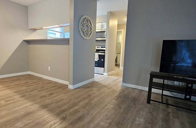 Charming 2-bedroom apartment with AC, WiFi in amazing Ann Arbor