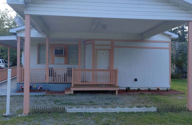 Charming 2-bedroom apartment with WiFi, AC in peaceful Cochran