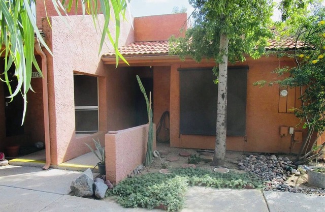 Charming 2-bedroom apartment with WiFi, AC in fabulous Phoenix