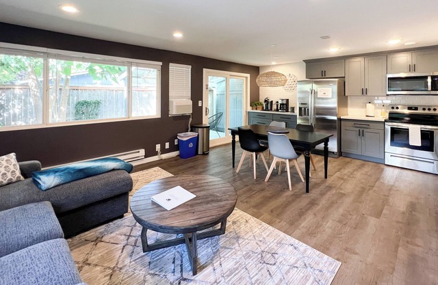 Charming 2-bedroom at Issaquah Front St