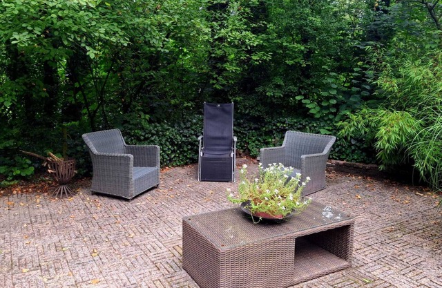 Charming 2-bedroom bungalow with WiFi and AC in a quite forest