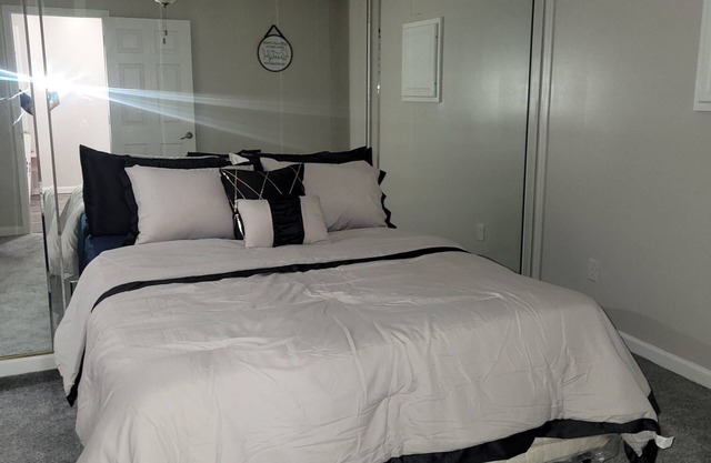 Charming 2 bedroom basement in lovely Stonecrest with AC, WiFi