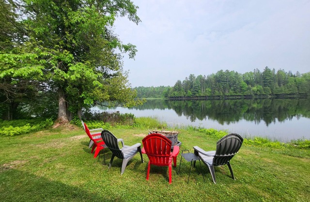 Charming 2 Bedroom Cottage steps from Conroy Lake in Monticello, Maine.