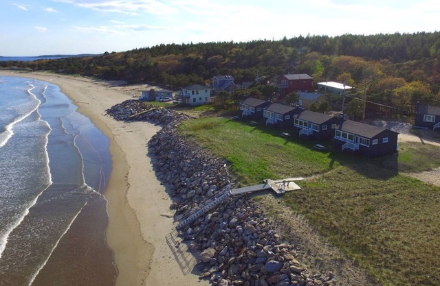 Charming 2-bedroom cottage on serene Popham Beach.