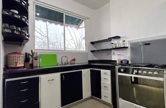 Charming 2-bedroom house with WiFi, AC in serene Puerto Ayora