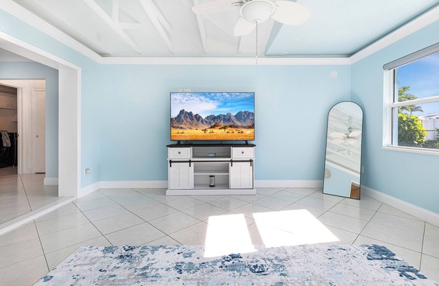 Charming 2-bedroom house with WiFi, AC in lovely Cape Coral