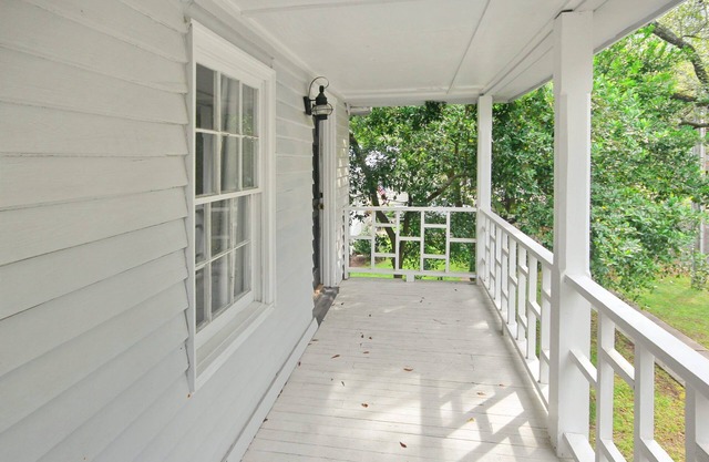 Charming 2-bedroom house in delightful Georgetown with AC, WiFi
