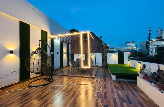 Charming 2-bedroom house in welcoming Prayagraj with AC, WiFi nOn main road.