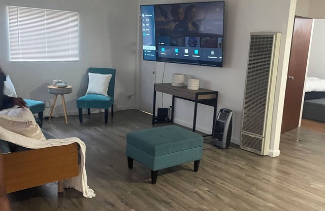 Charming 2-bedroom house with fitness room, WiFi in enjoyable Inglewood