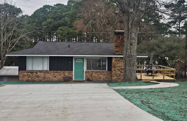 Charming 2-bedroom house in Jefferson with beautiful lake views!