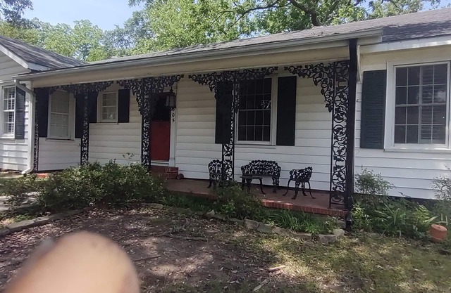 Charming 2-bedroom house in Jefferson with Sunroom