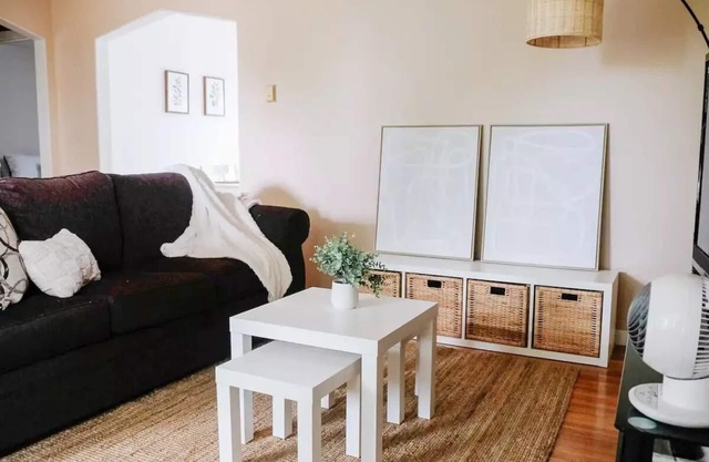 Charming 2-bedroom home in quiet neighborhoodnn