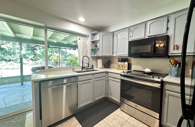 Charming 2-bedroom house in Sarasota/15 mins away from #1 Beach Siesta Beach!