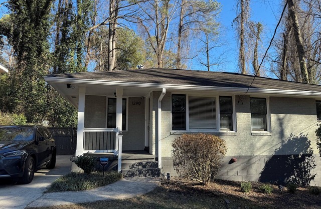 Charming 2-bedroom house in fabulous Decatur with WiFi and AC