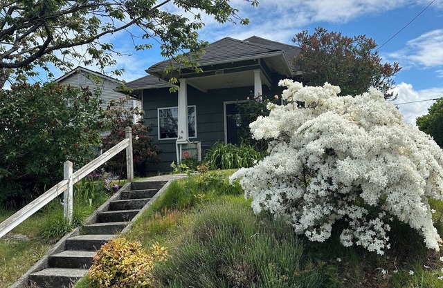 Charming 2-bedroom house in welcoming Everett with WiFi