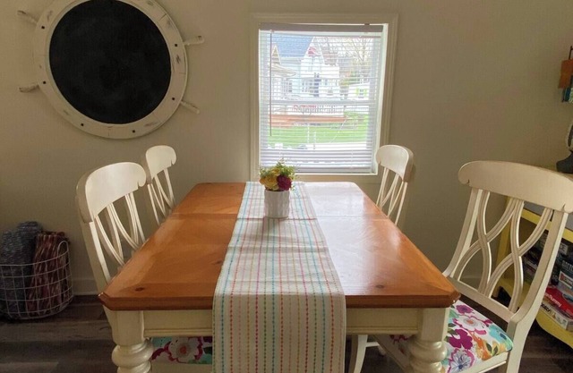 Charming 2-bedroom LAKE cottage in Niles, family-friendly fun!