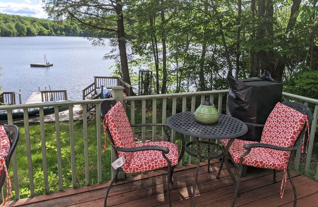 Charming 2 Bedroom Lakefront Cottage in the Catskill Mountains