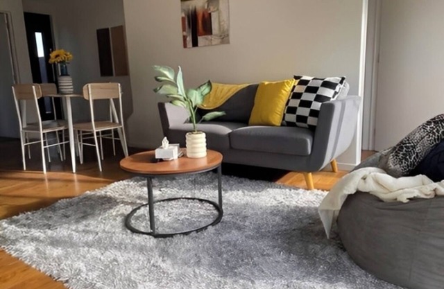 Charming 2-bedroom apartment in welcoming Christchurch with AC