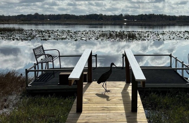 Charming 2-bedroom renovated Lake Cottage with Cozy Vibes and an Amazing View