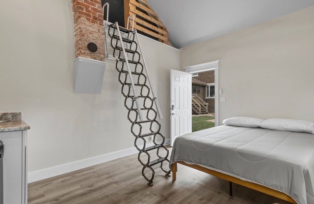 Charming 2-bedroom studio with WiFi, AC in the heart of downtown Bartlesville